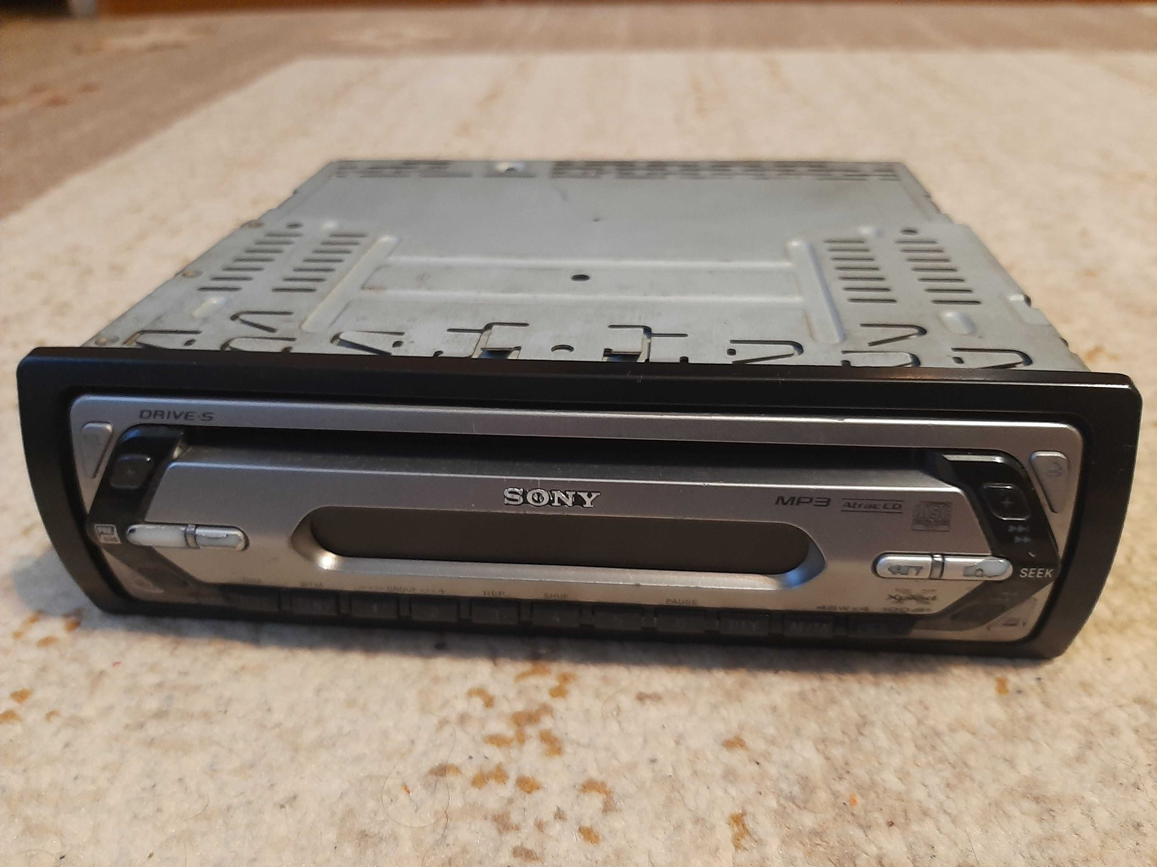 CD player radio auto Sony CDX-S22 4x45W cu cabluri ISO