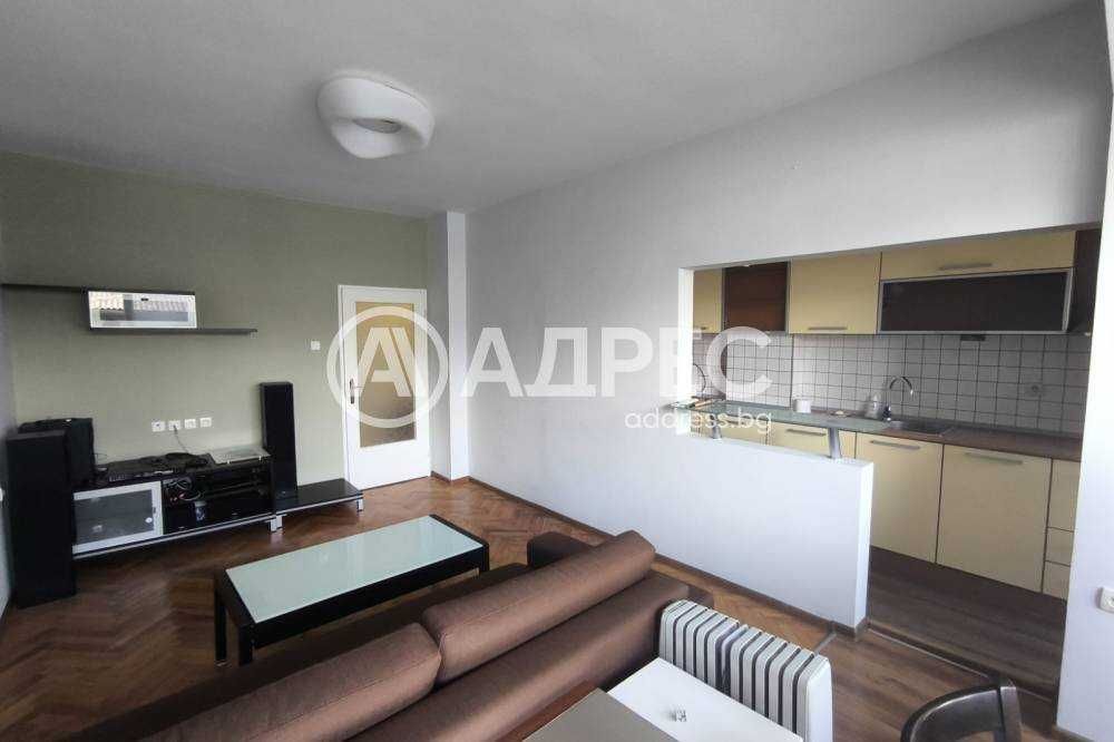 Напълно обзаведен тристаен апаратмент