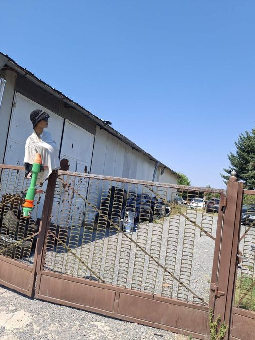 Автосервиз с камера за боядисване