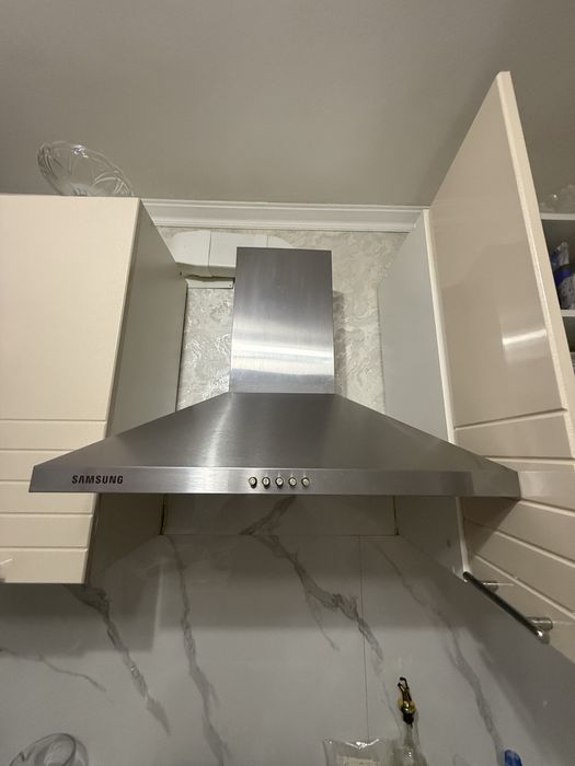 Продам кухонную вытяжку 600 ширина