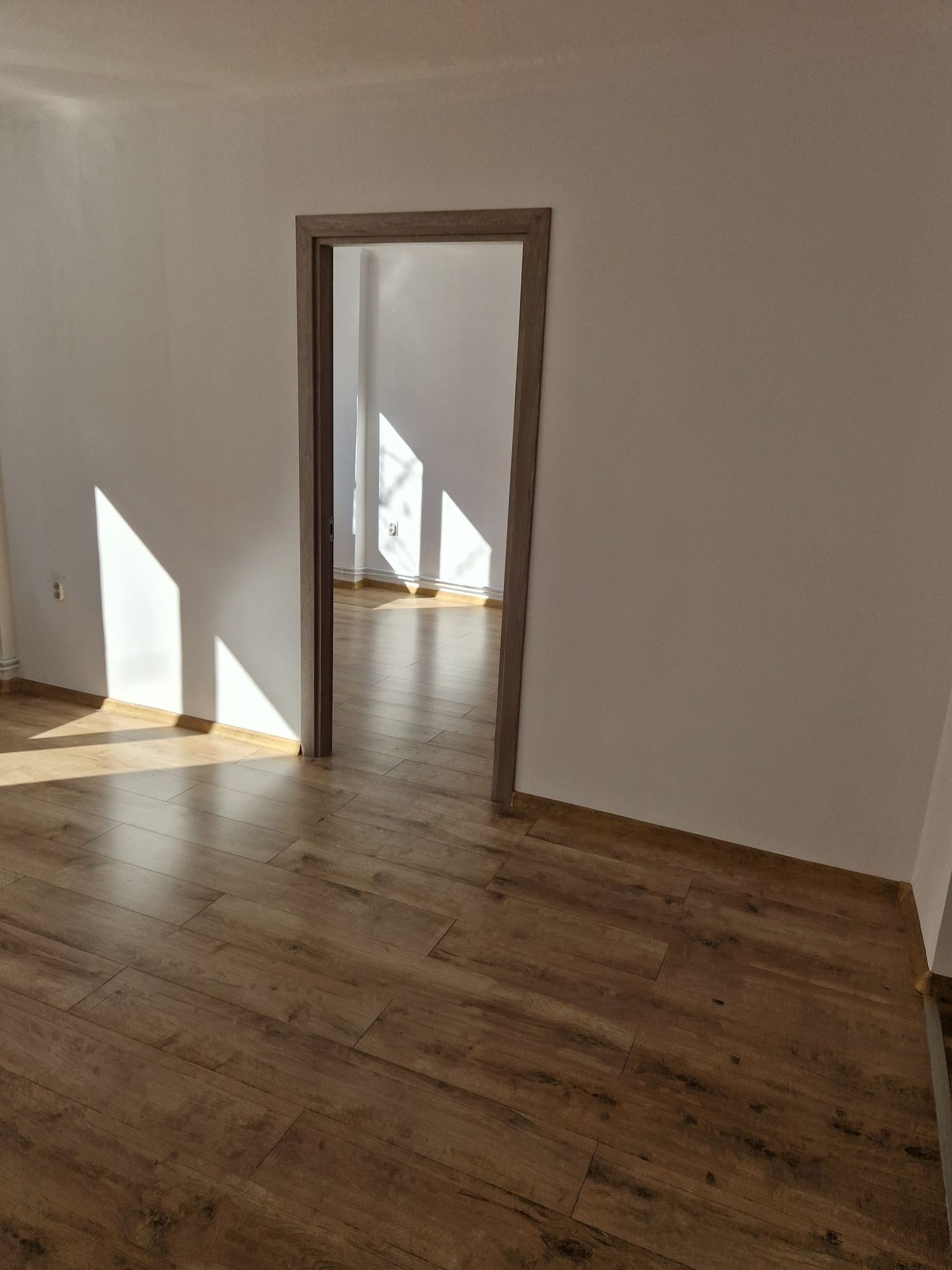 Proprietar vând apartament ultra finisat cu 3 camere zonă centrală Clu