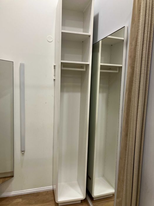 Продават се мебели от верига магазини за дрехи