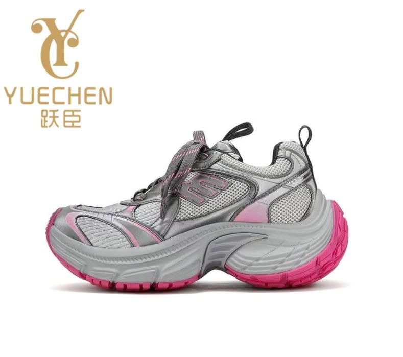 Новые женские кроссовки