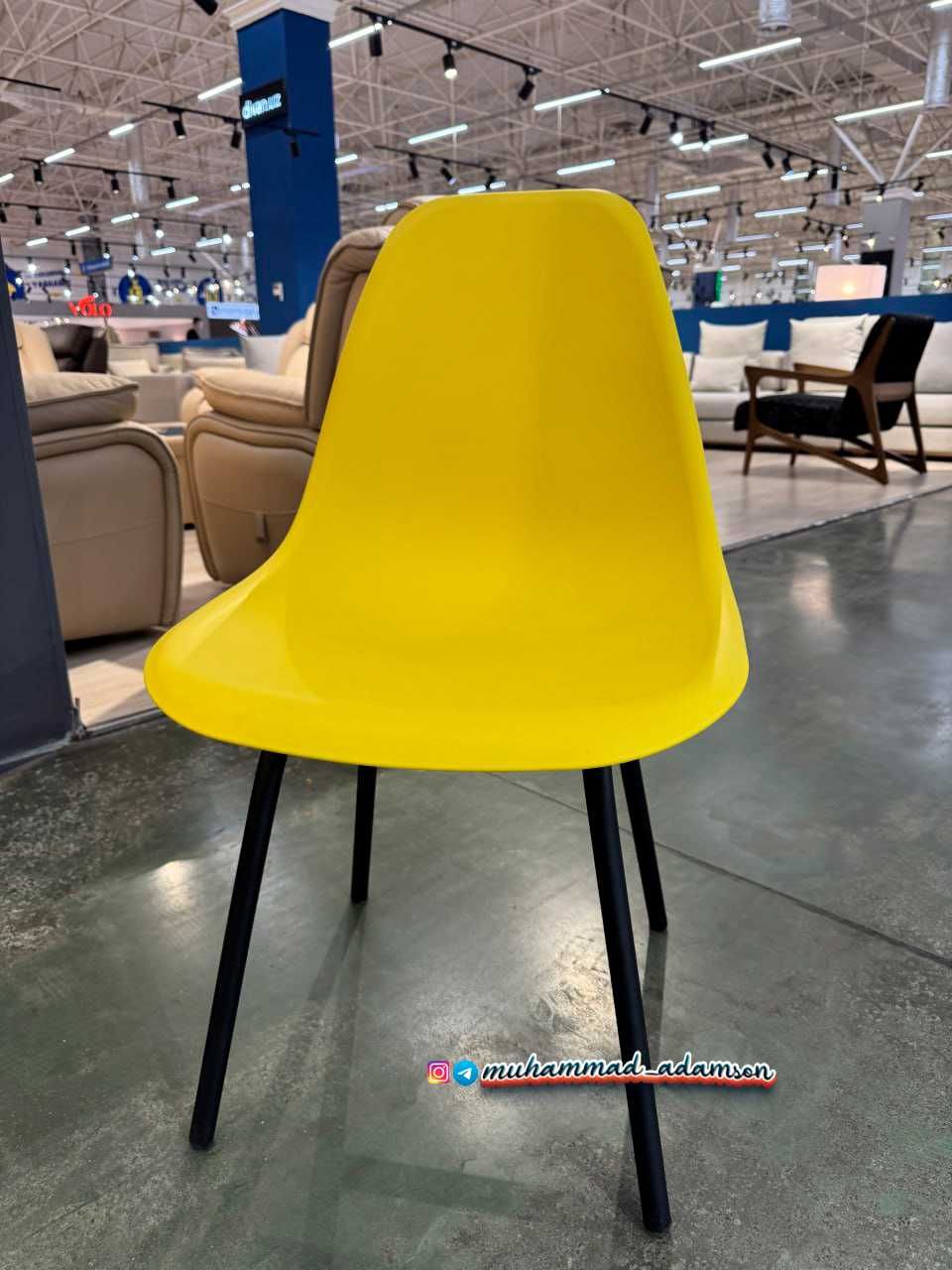 Стул Eames в стиле лофт для дома и для офиса (ножки металлические)