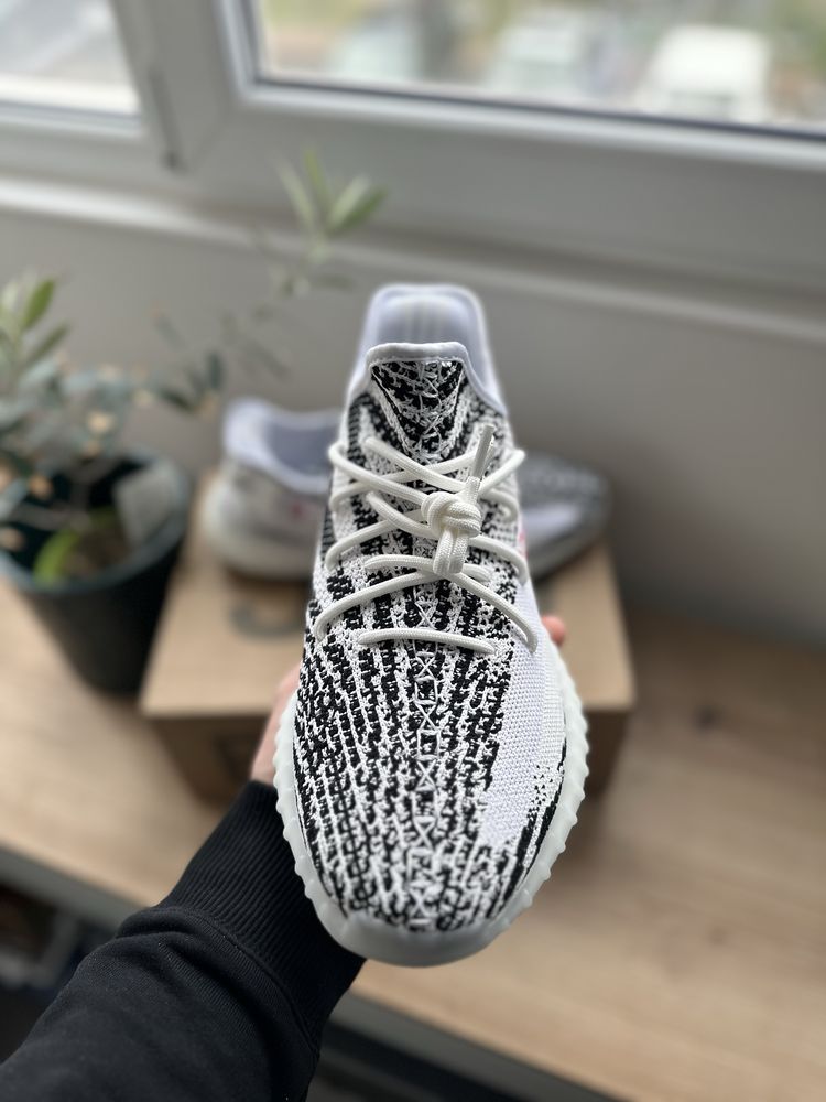 Adidasi Yeezy Boost 350 Zebra