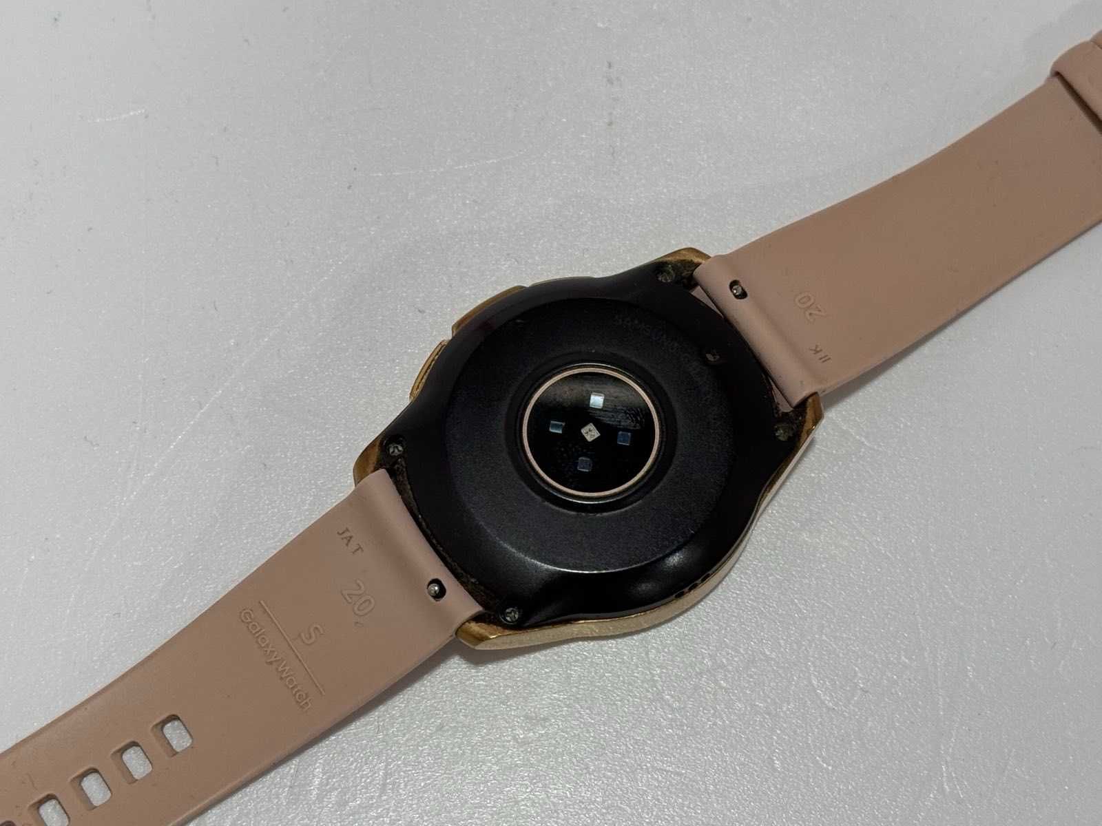 Смарт Часовник - Samsung Watch SM-R810