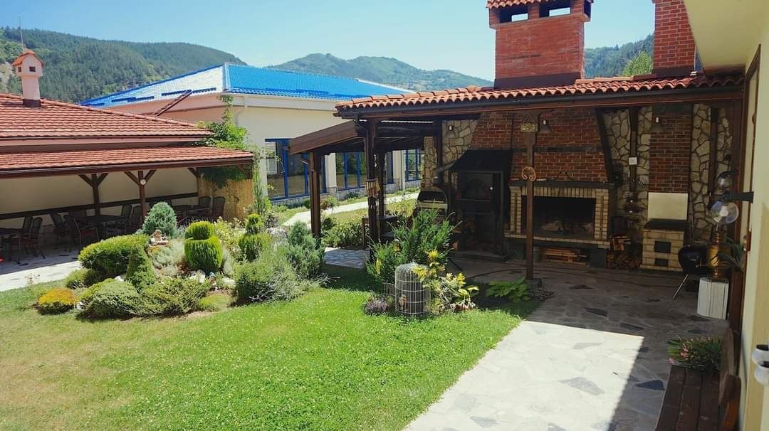 Продава се Хотел в Девин - 1736 кв.м за 1441 €/кв.м - Снимка #11