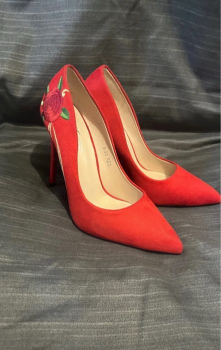 Pantofi stiletto