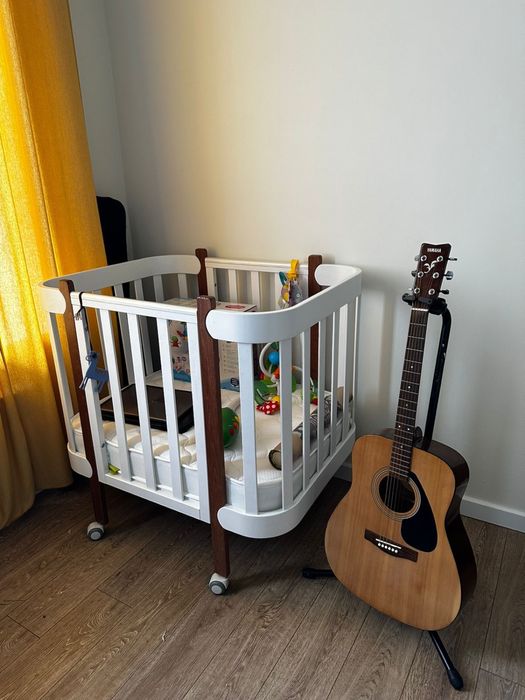 Продам белую детскую приставную кроватку Mommy Lux