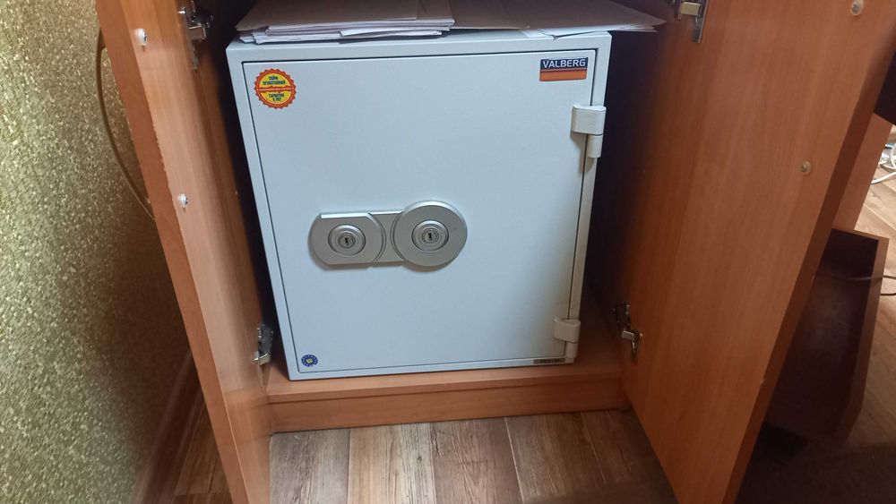 продам сейф огнестойкий Valberg