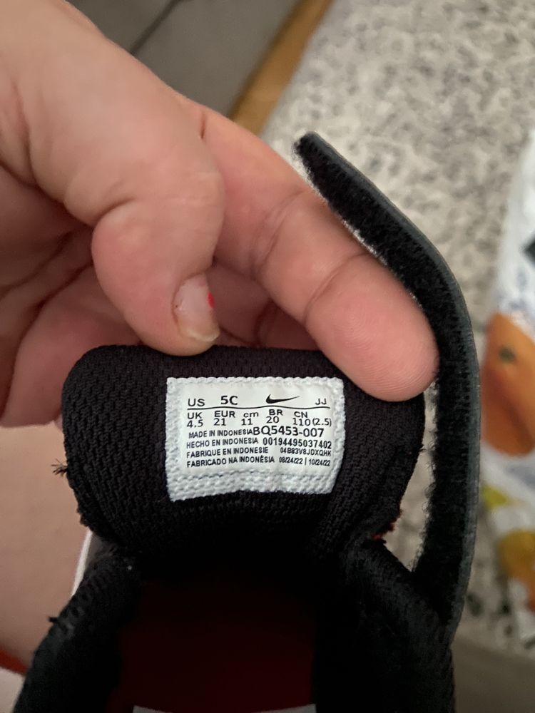 Adidasi Nike masura 21 noi
