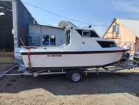 Barca cabinata, Pastenague, model Guppy 560,înmatriculată pe RO