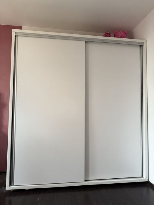 Dulap alb, in stare foarte buna