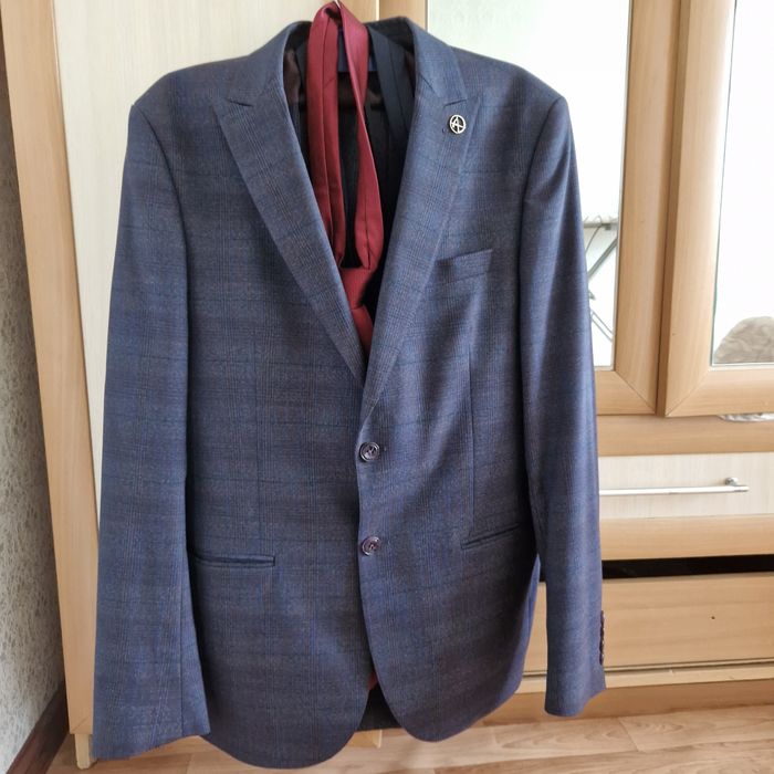 Продам костюм тройка