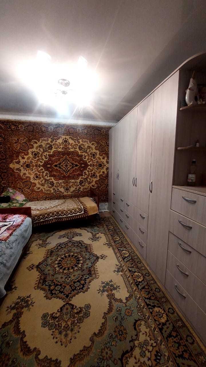 продается дом в районе телевышки КСК 18.000 3 комн с большим гаражом