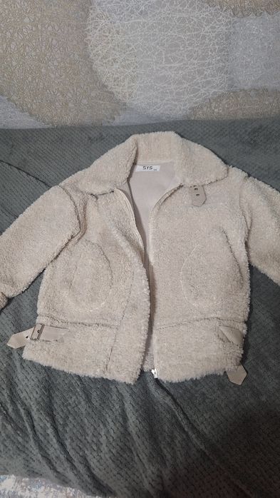 Продам б/у куртки на девочку 10-12лет