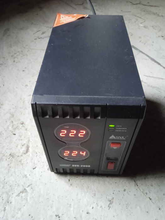 Стабилизатор  напряжения SVC AVR 2000