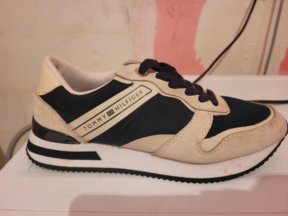 Vand adidasi in stare perfecta