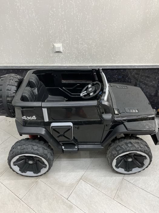 Детская  электрическая  машинка