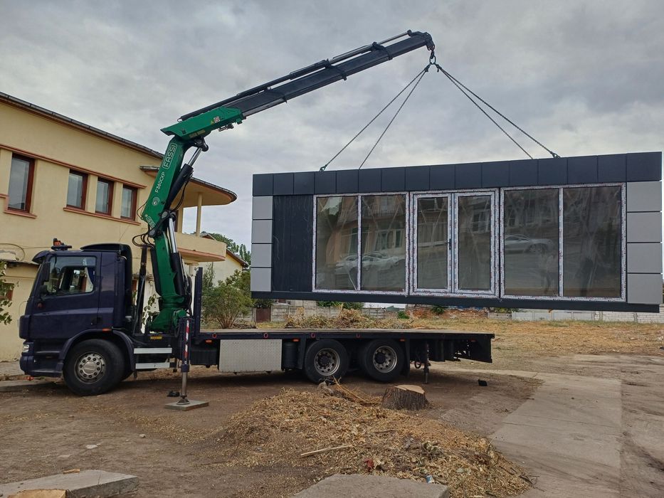 Transport camion cu macara