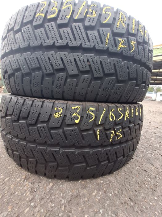 Vând 2 anvelope iarna 235/65r16C General Montaj Gratuit