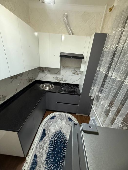 2 хоналик квартира барча жихозлари б-н 4-каватдан сотилади.Ор:5-Мкр