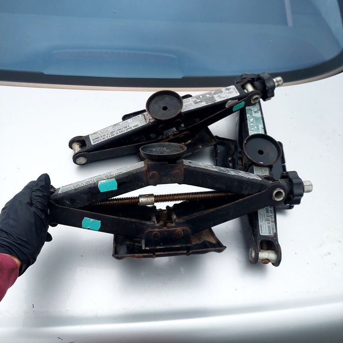 Крик за Мерцедес, Форд от 30 лв