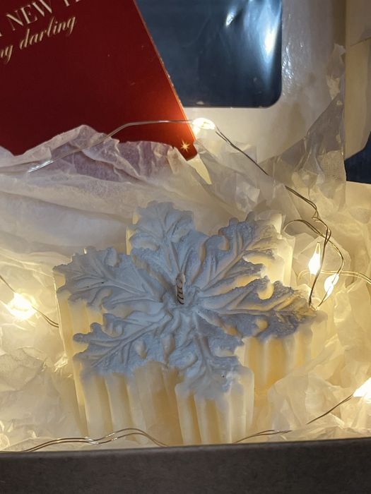 Свеча снежинка с ароматом свежий снег