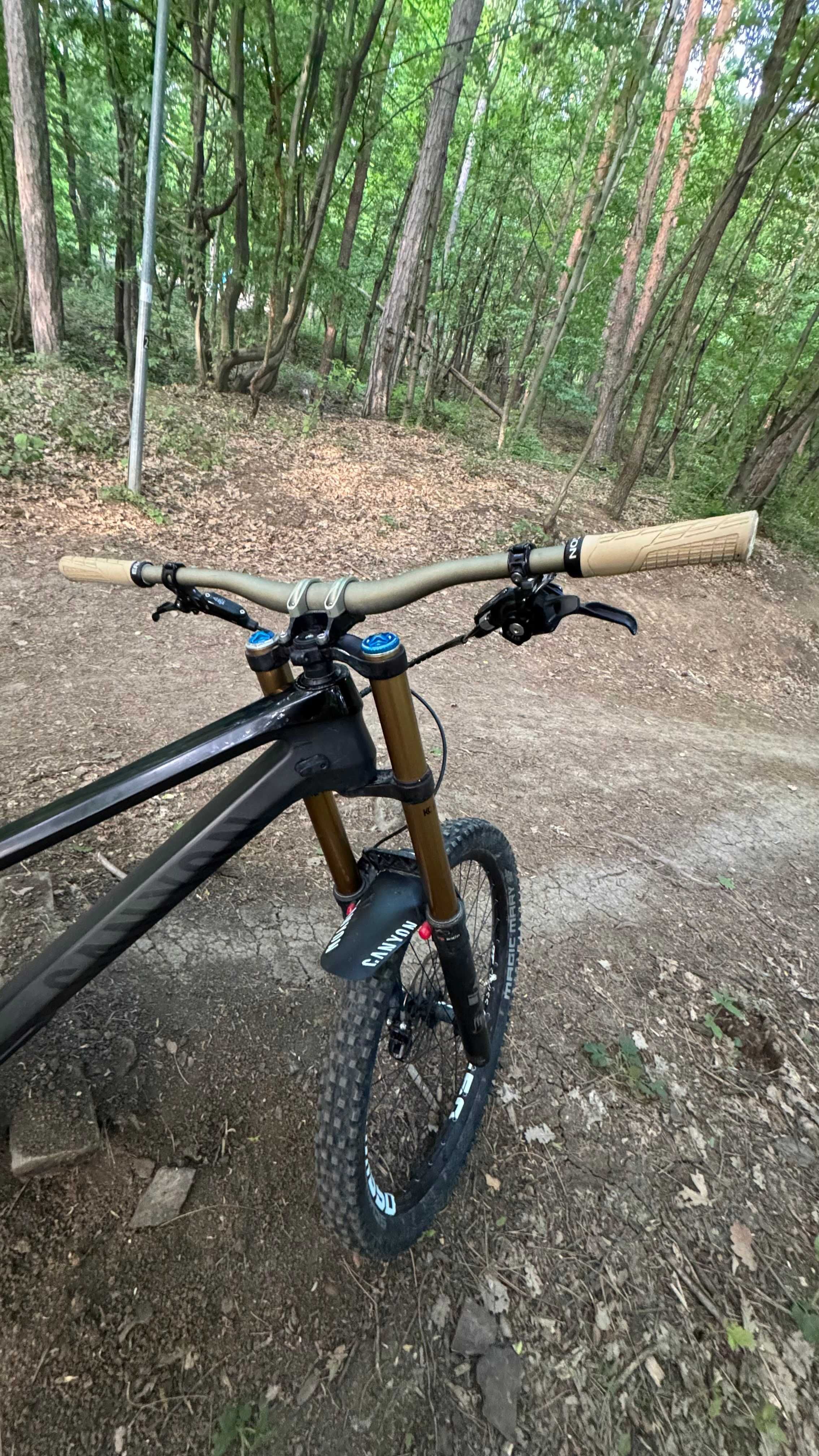 Bicicleta DownHill Canyon Sender CF 9.0, Cadru Marimea XL, FULL FOX