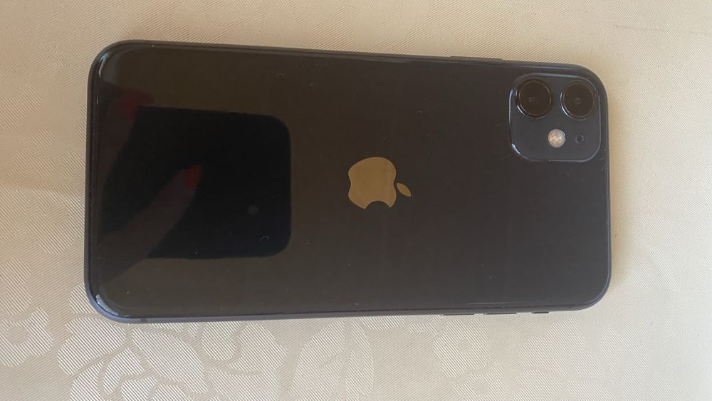 IPhone 11 64GB в много добро състояние
