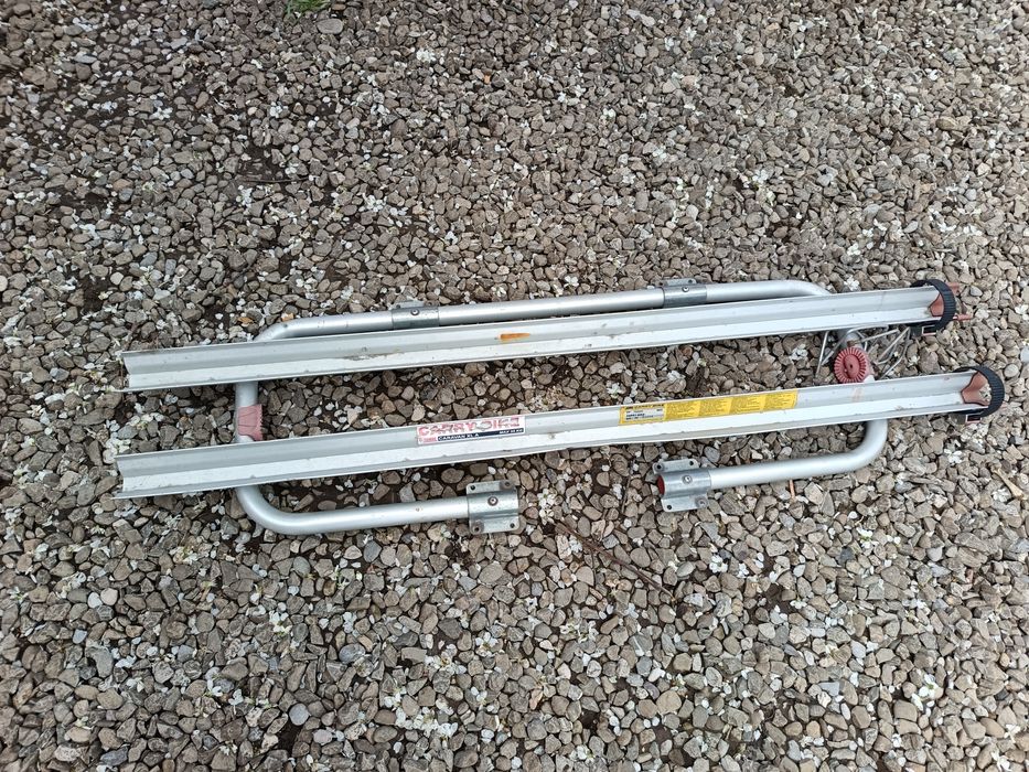 Vând suporți/suport biciclete pentru rulote