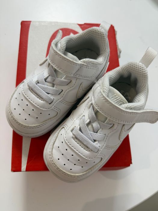 Маратонки Nike номер 21