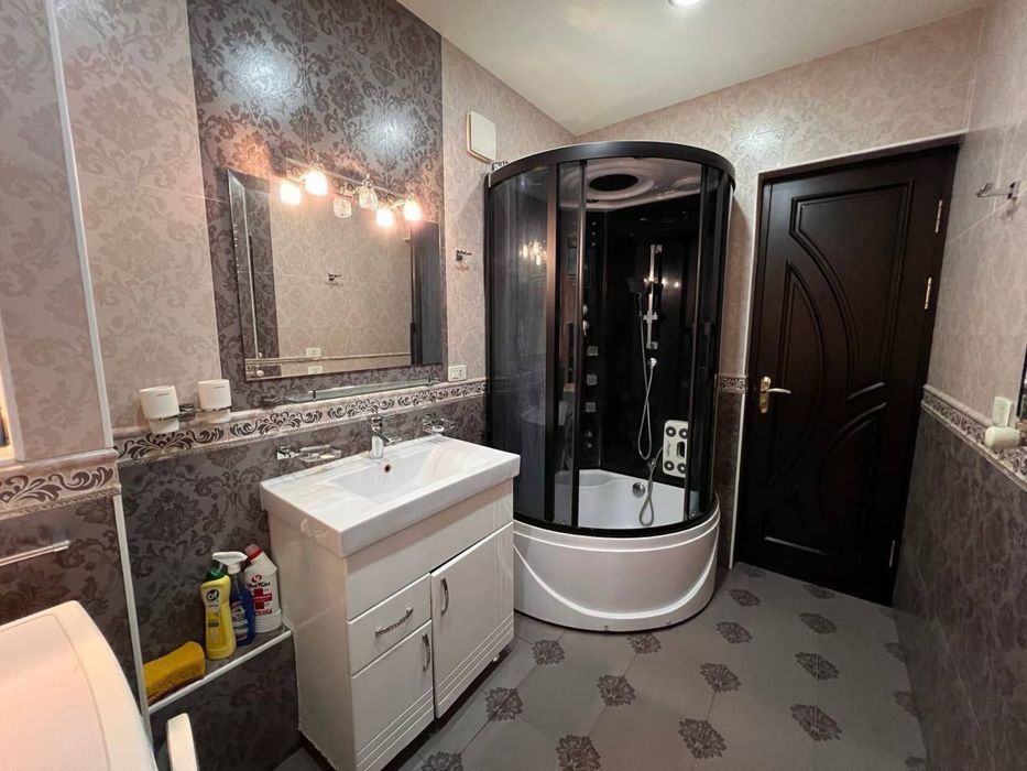 Центр/ Ойбек. 3комн.  77серии.  Кирпич евро