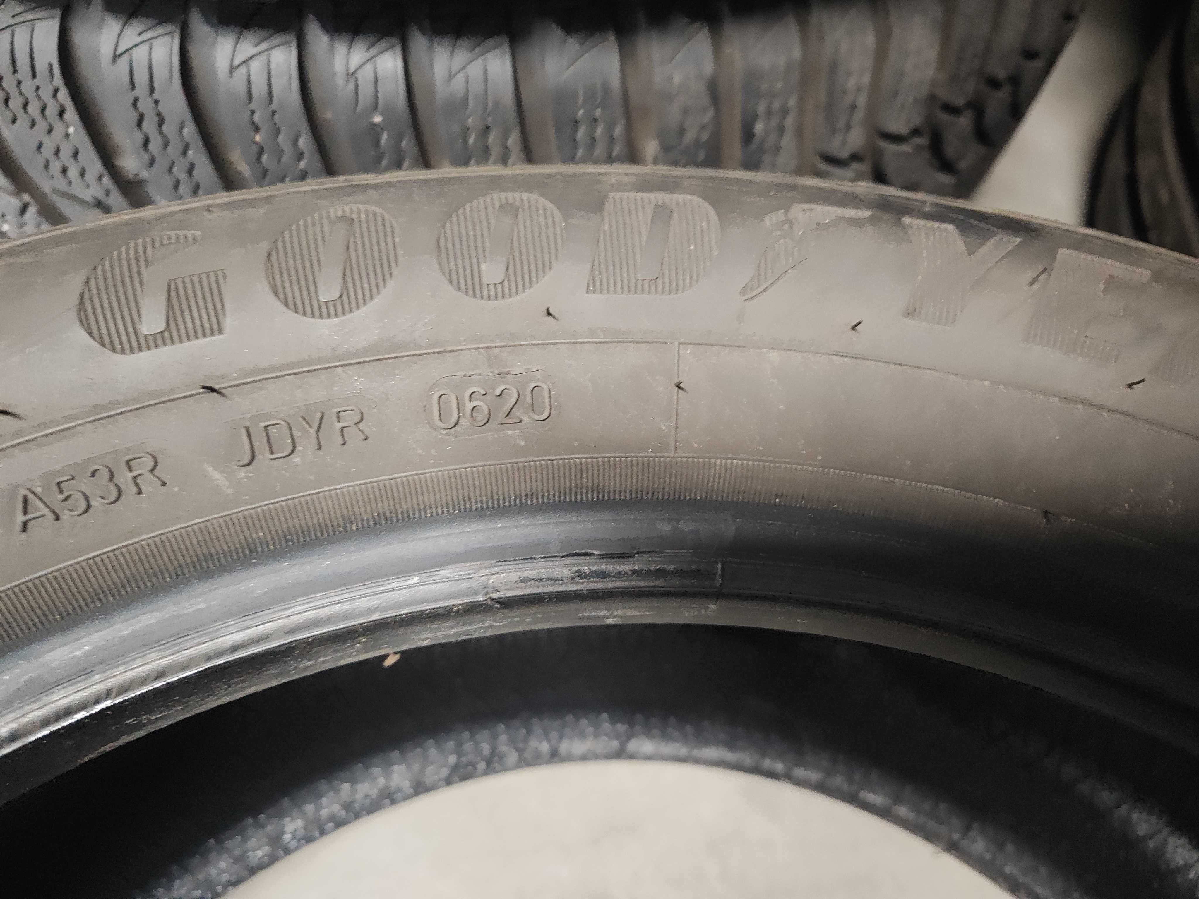 2бр.летни гуми 215/55/17 Goodyear
