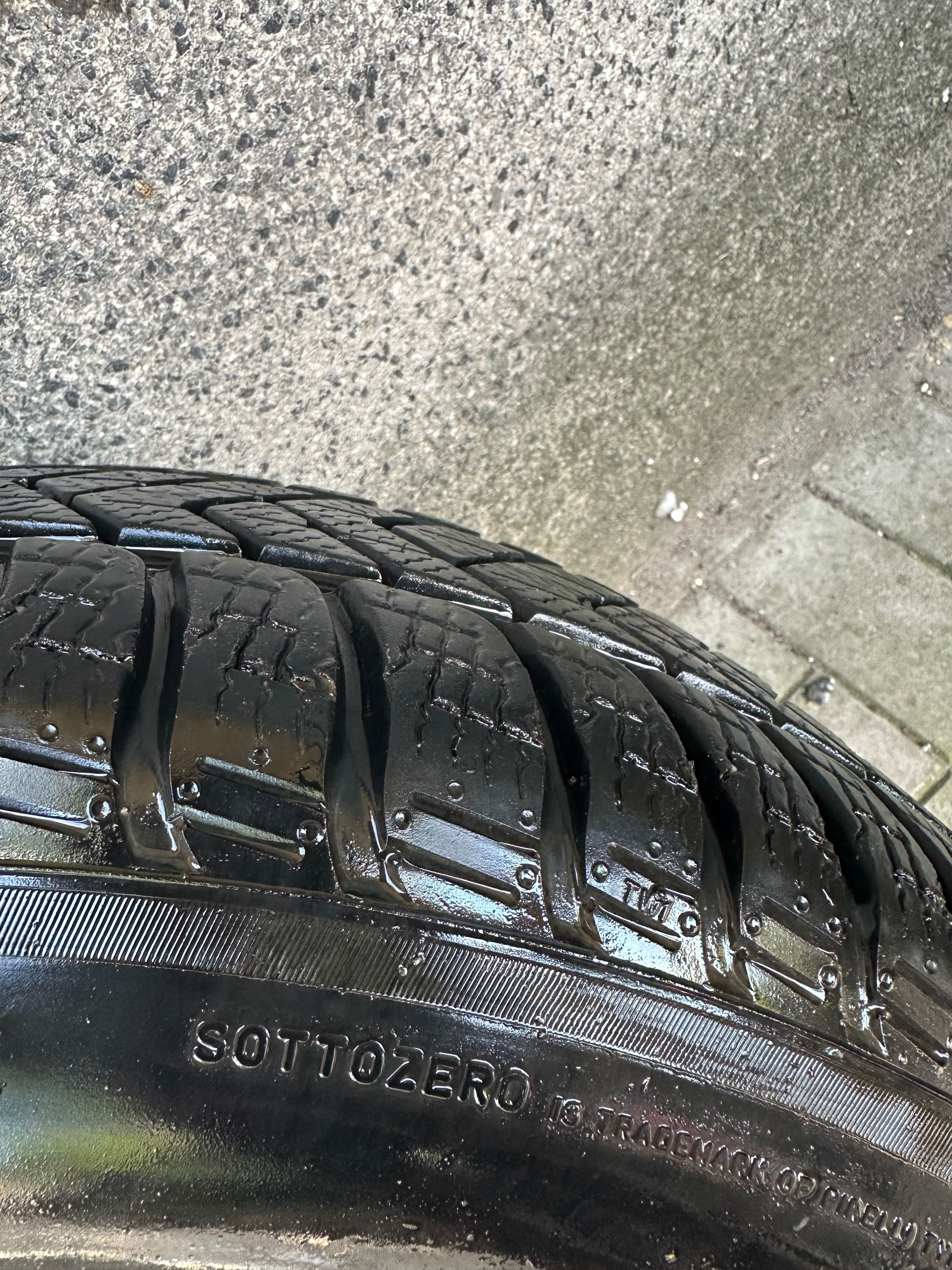 4 бр. Зимни гуми  Pirelli Scorpion Sottozero 3 215/65/16