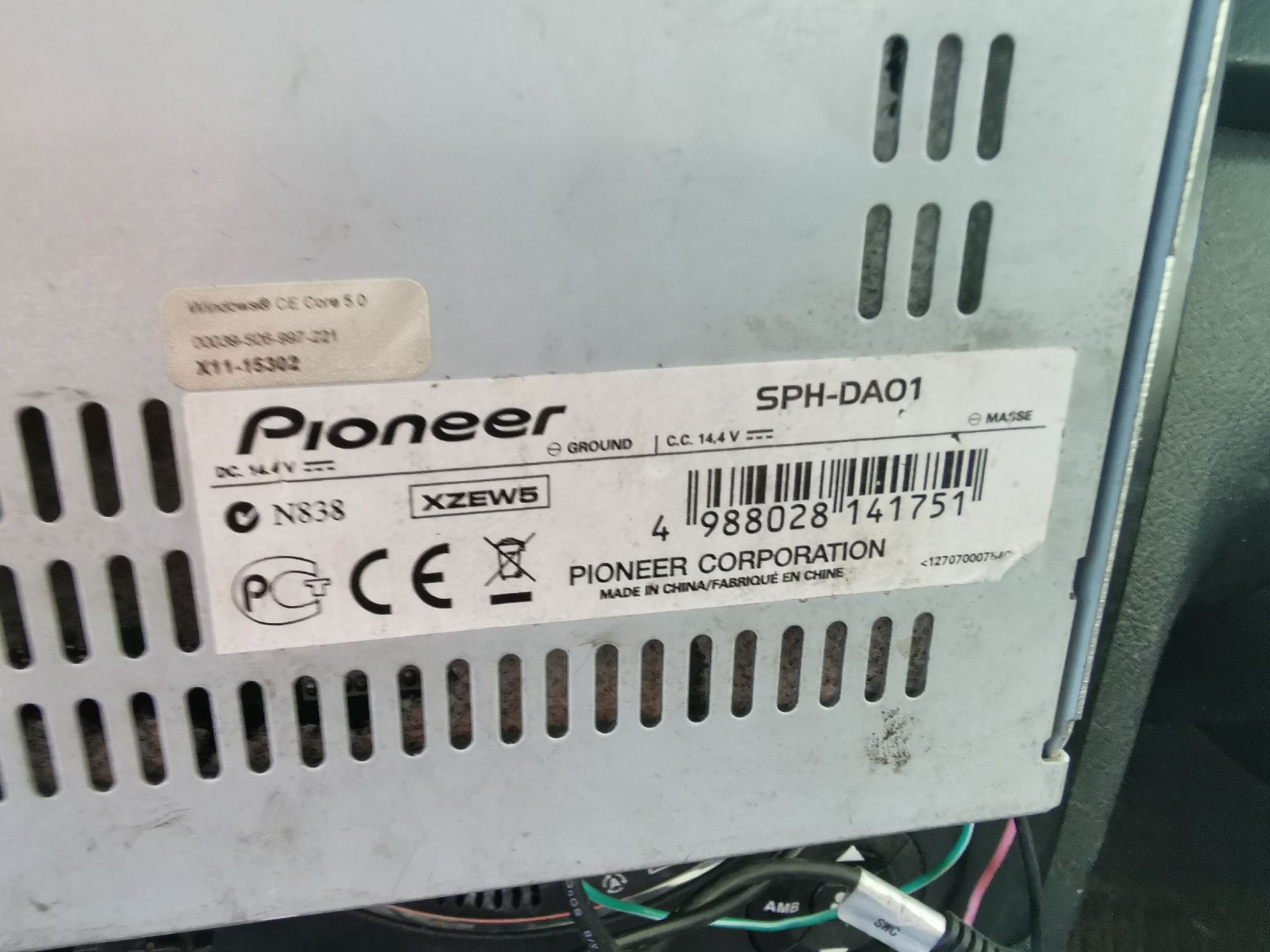 Продавам pioneer SPH-DA01