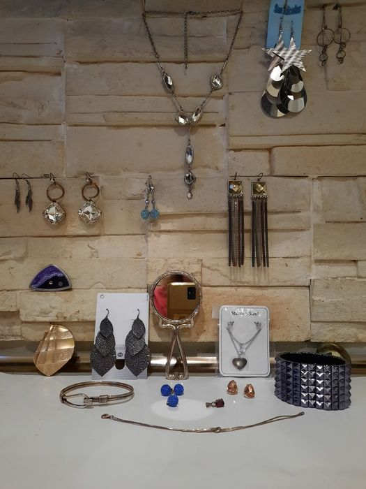 Cercei, lanturi, bratari,medaloane, brose, coliere