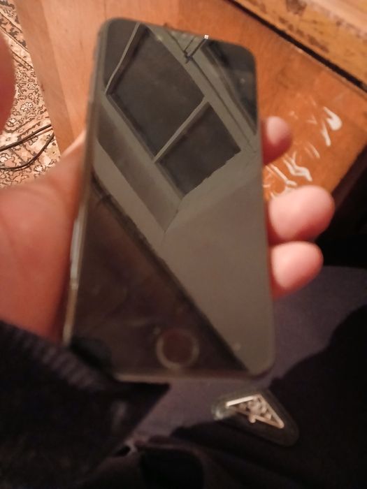 Iphone 8 64 gb ideal sastayana srochna sotiladi