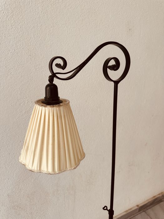 Ретро подова реголируема лампа от ковано желязо с абажур- винтидж стил