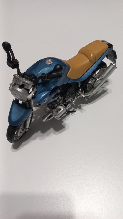 Vând machetă motocicletă BMW scara 1:18