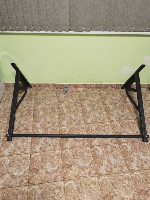 Продавам лост за набирания с монтаж на стена