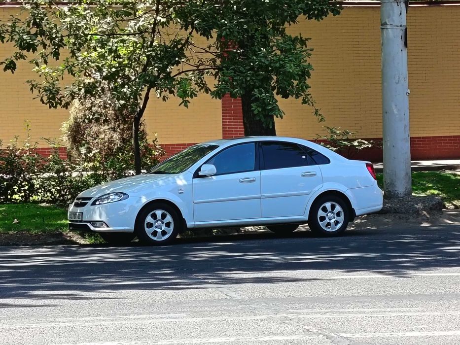 Gentra avtomat Elegant oq rang