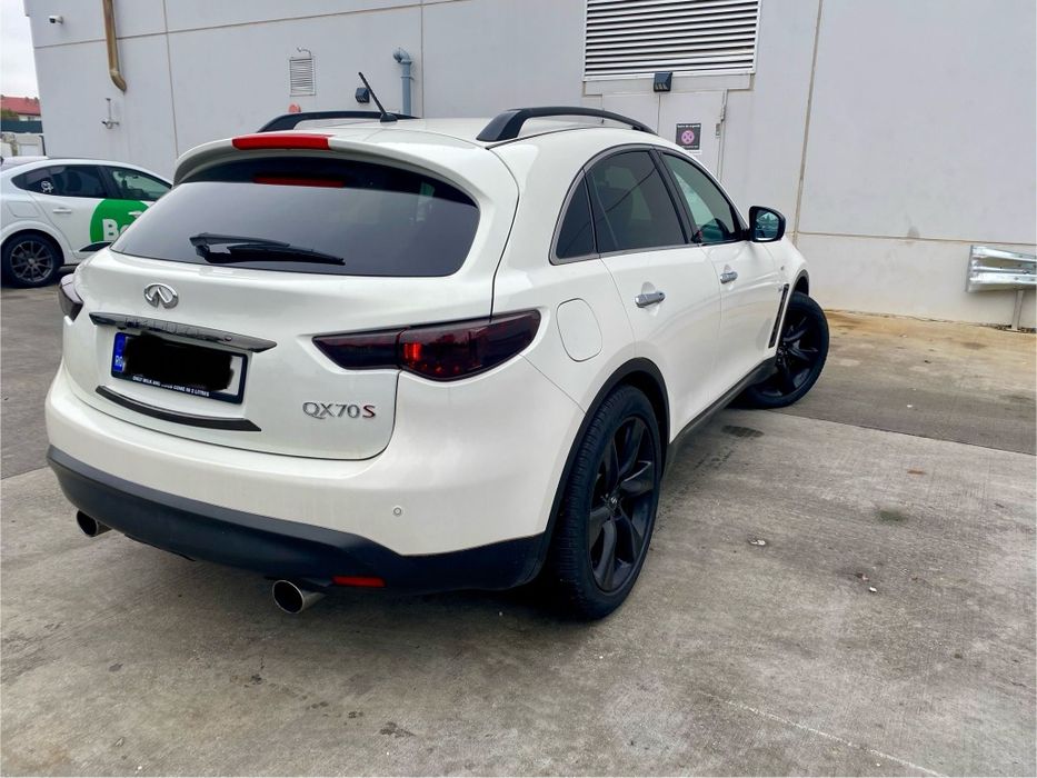 Vând Infiniti QX70