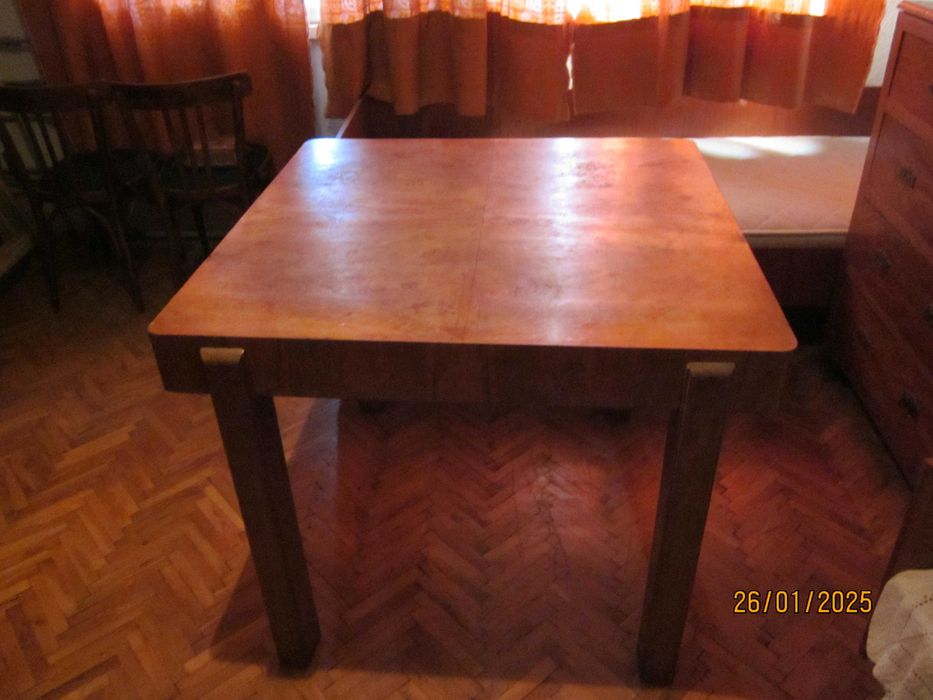 Масивна маса трапезна