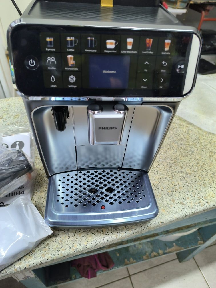 Espressor automat PHILIPS Seria 5500 EP5547/90, 1.8l, 1500W, 15 bar, a