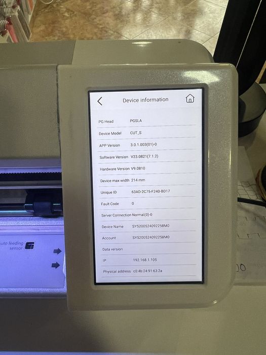 Машина за изрязване на хидрогел протектори на телефони (плотер)