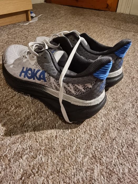 Hoka noi cu eticheta marimea 42