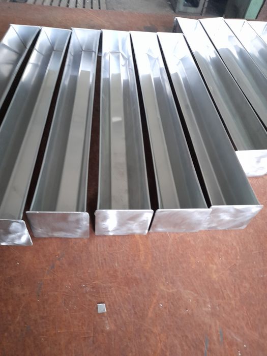 Producători forme terrine / rulade/ tăvi pentru copt.