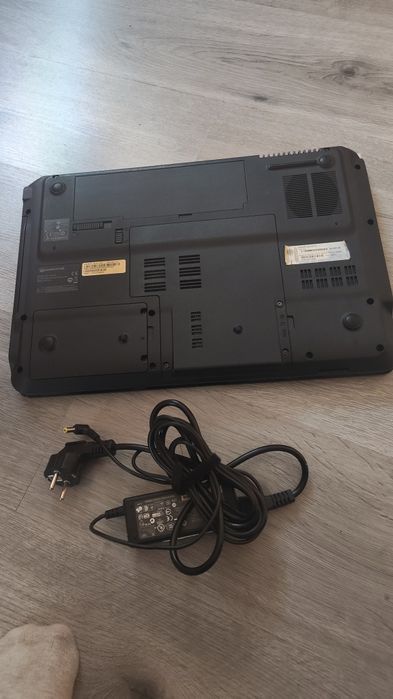 Laptop Packard Bell LJ65 de 17,3", Intel P8400, 8gb, 500gb.