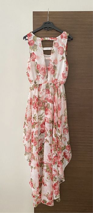Рокля на розови рози / цветя